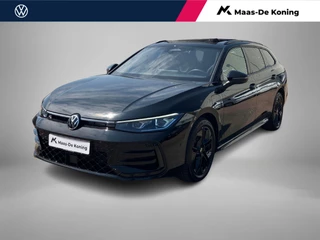 Hoofdafbeelding Volkswagen Passat Volkswagen Passat Variant 1.5eHybrid 200kW/272PK R-Line Black Style DSG · Panoramadak · Navigatie · Trekhaak · Garantie t/m 12-03-2030 of 100000km.