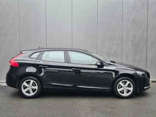 Volvo V40 2.0 T2 Momentum | Navigatie | Trekhaak  | Climate Control