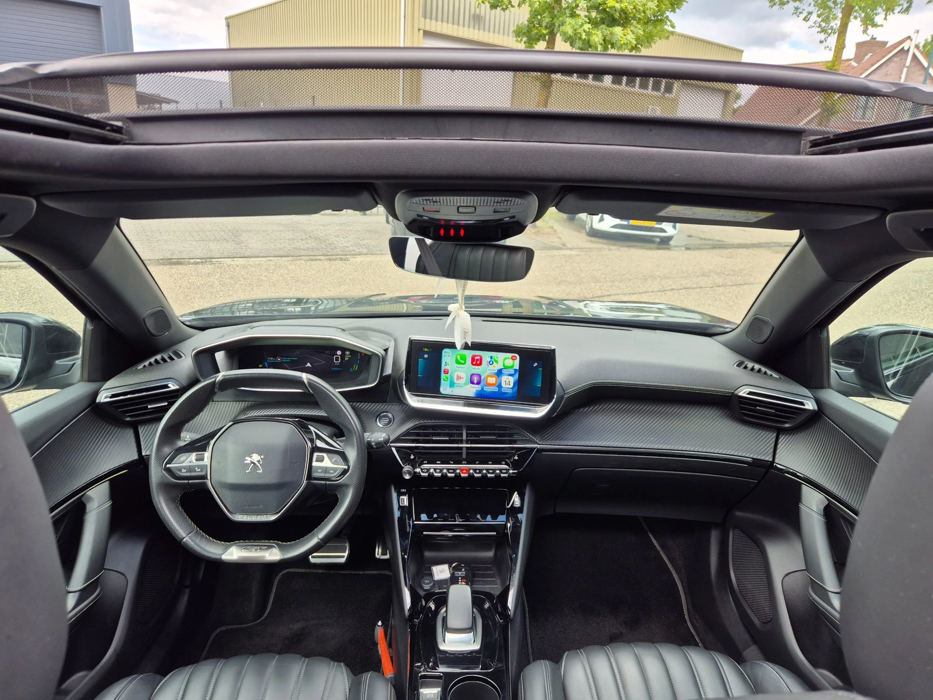 Hoofdafbeelding Peugeot e-2008