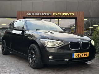 Hoofdafbeelding BMW 1 Serie BMW 1-serie 114i Business+ Leder Navi Parkeersensoren Mistlampen Cruise control 16"L.M.