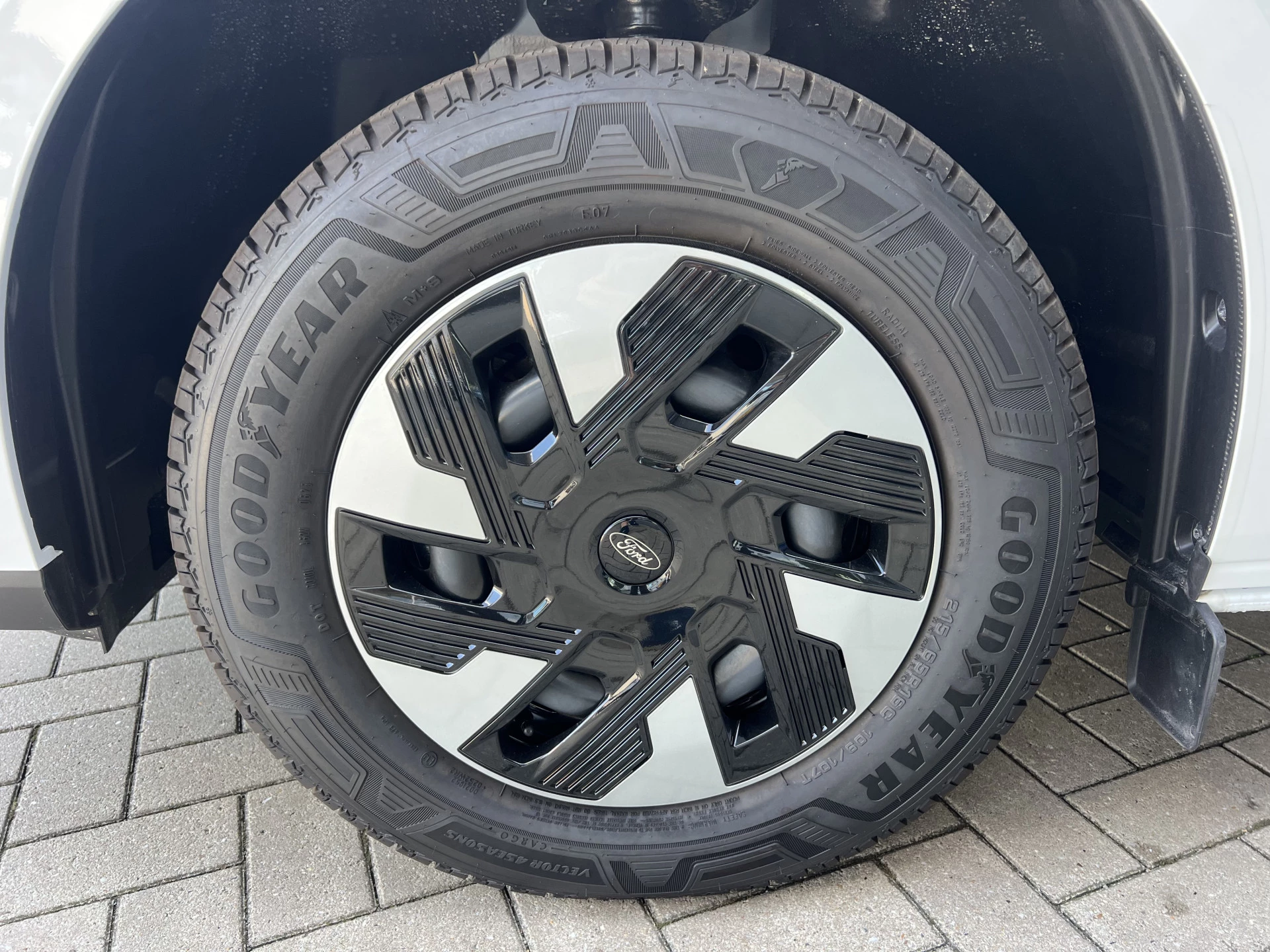 Hoofdafbeelding Ford E-Transit Custom