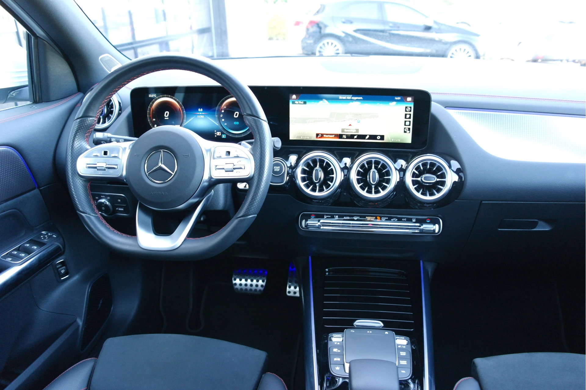 Hoofdafbeelding Mercedes-Benz EQA