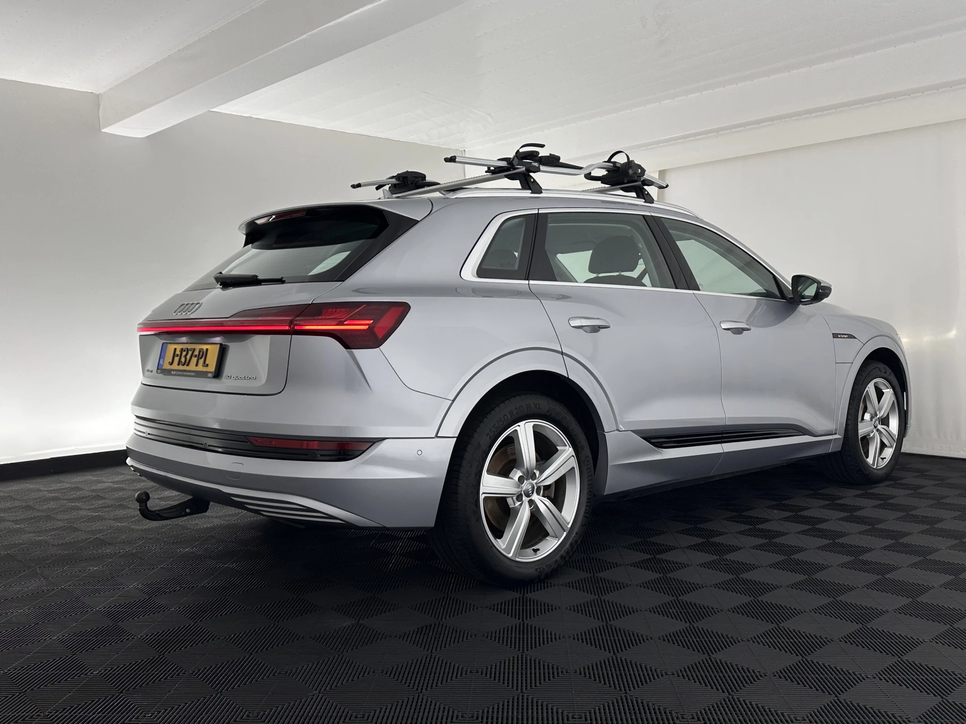 Hoofdafbeelding Audi e-tron