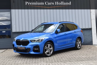Hoofdafbeelding BMW X1 BMW X1 xDrive25e M-Pakket 220 Pk Navi Camera Leder Sfeer Trekhaak Elektrische Klep 18 Inch