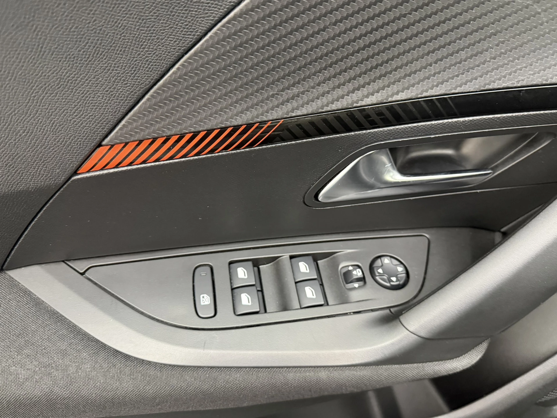 Hoofdafbeelding Peugeot e-2008