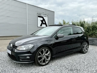 Hoofdafbeelding Volkswagen Golf Volkswagen Golf 1.4 TSI R-Line Panodak|Navi|Carplay|Cruis|LED Zwart