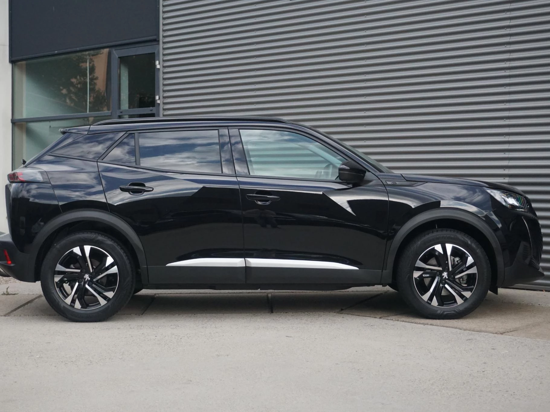 Hoofdafbeelding Peugeot e-2008
