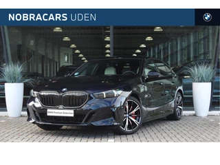 BMW 5 Serie 550e xDrive M Sport Automaat / Panoramadak / Adaptief onderstel professional / Stoelventilatie / Comfort Access / Adaptieve LED / Driving Assistant Professional