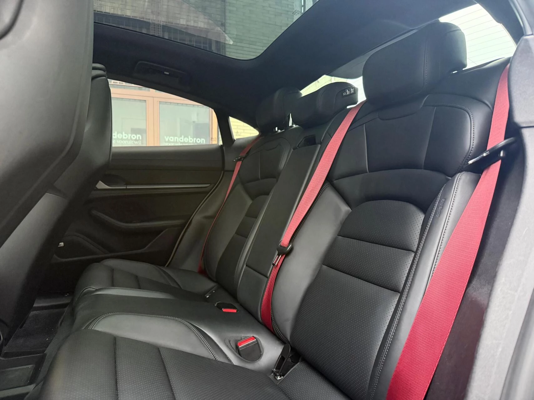 Hoofdafbeelding Porsche Taycan