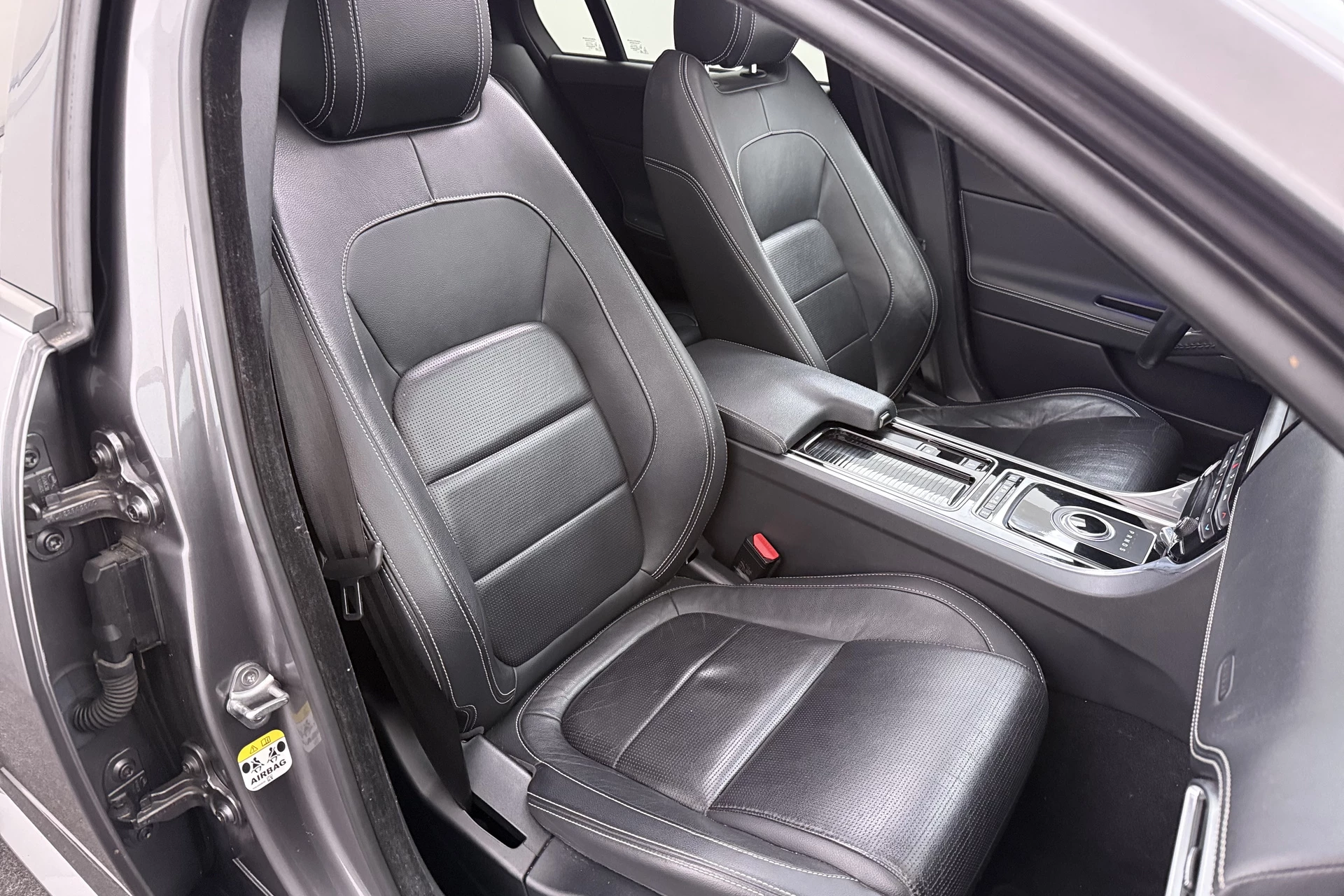 Hoofdafbeelding Jaguar XE