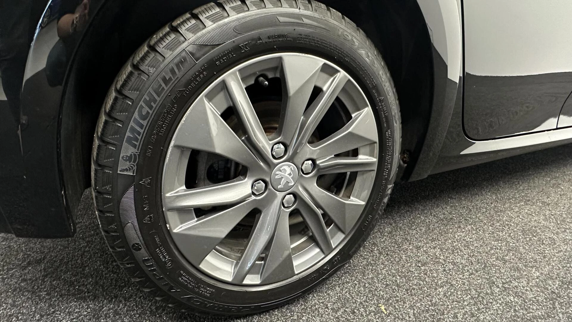 Hoofdafbeelding Peugeot e-208