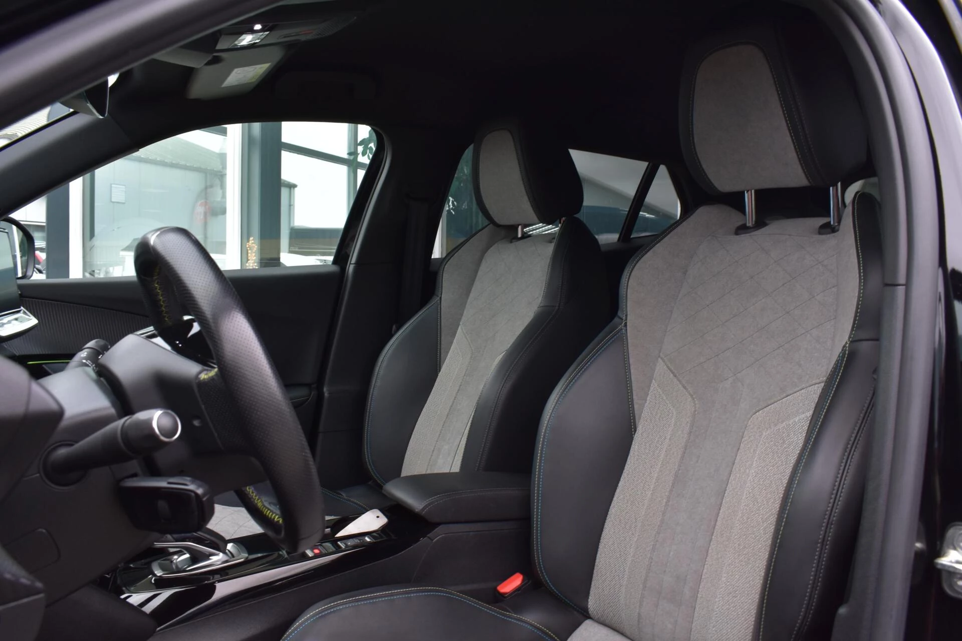 Hoofdafbeelding Peugeot e-2008