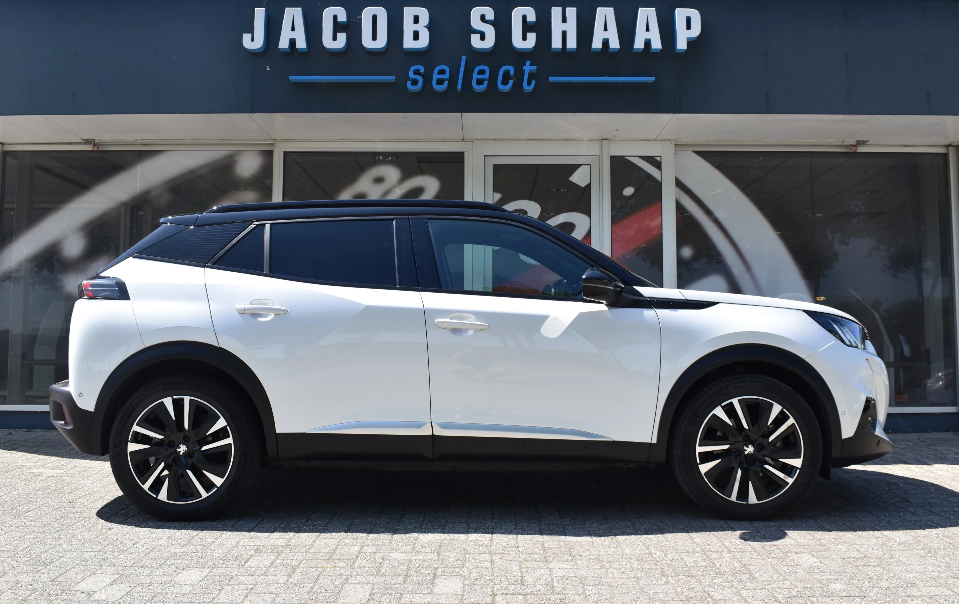 Hoofdafbeelding Peugeot e-2008