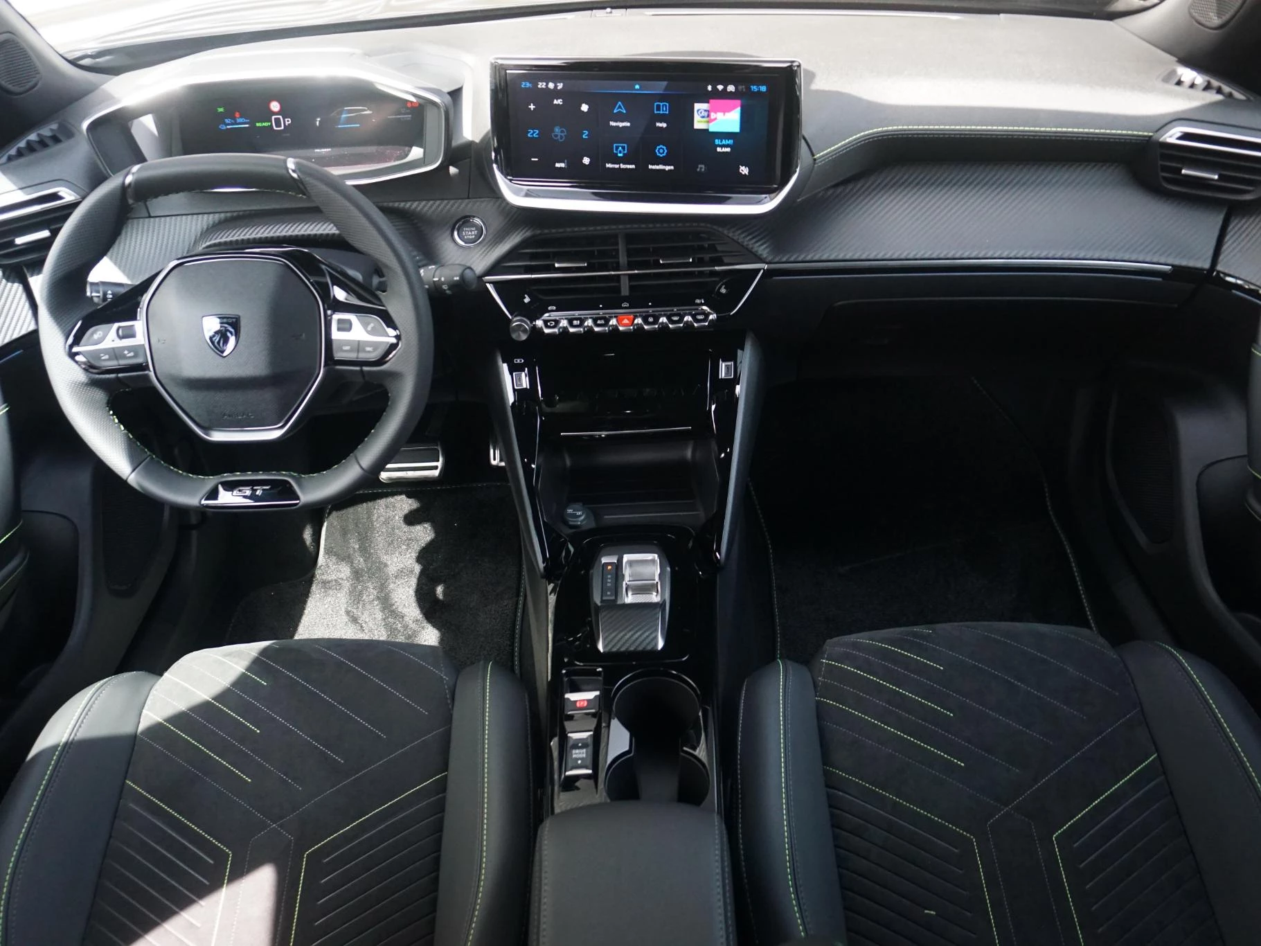 Hoofdafbeelding Peugeot e-2008