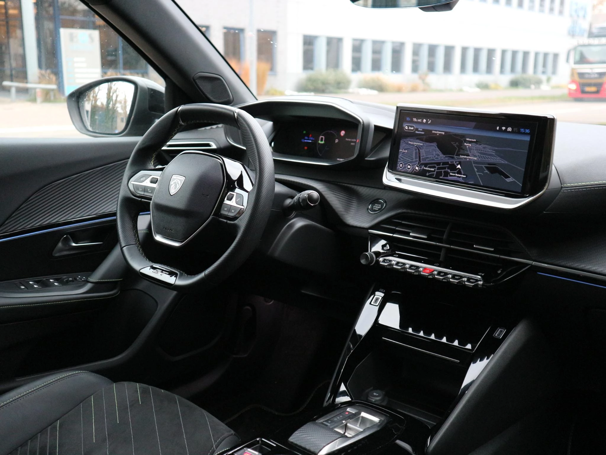 Hoofdafbeelding Peugeot e-2008