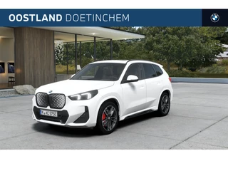 BMW iX1 eDrive20 M Sport / Panoramadak / Trekhaak / Sportstoelen / Head-Up / M Adaptief onderstel / Comfort Access / Stuurverwarming