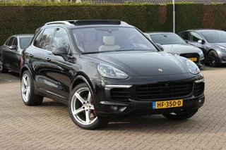 Porsche Cayenne 3.0 S E-Hybrid / Trekhaak / Panoramadak / Luxe Leder / Luchtvering / Bose / 21'' / Keyless / Sportchrono / Stuurverwarming / Stoelventilatie / Stoelverwarming 4x / DAB / ACC