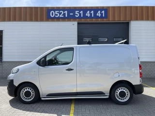 Peugeot Expert 226C 1.6 BlueHDI 95 Premium L1H1 / rijklaar € 11.950 ex btw / lease vanaf € 295 / airco / cruise / 3 zits / dakdragers / trekhaak / zilver metallic !