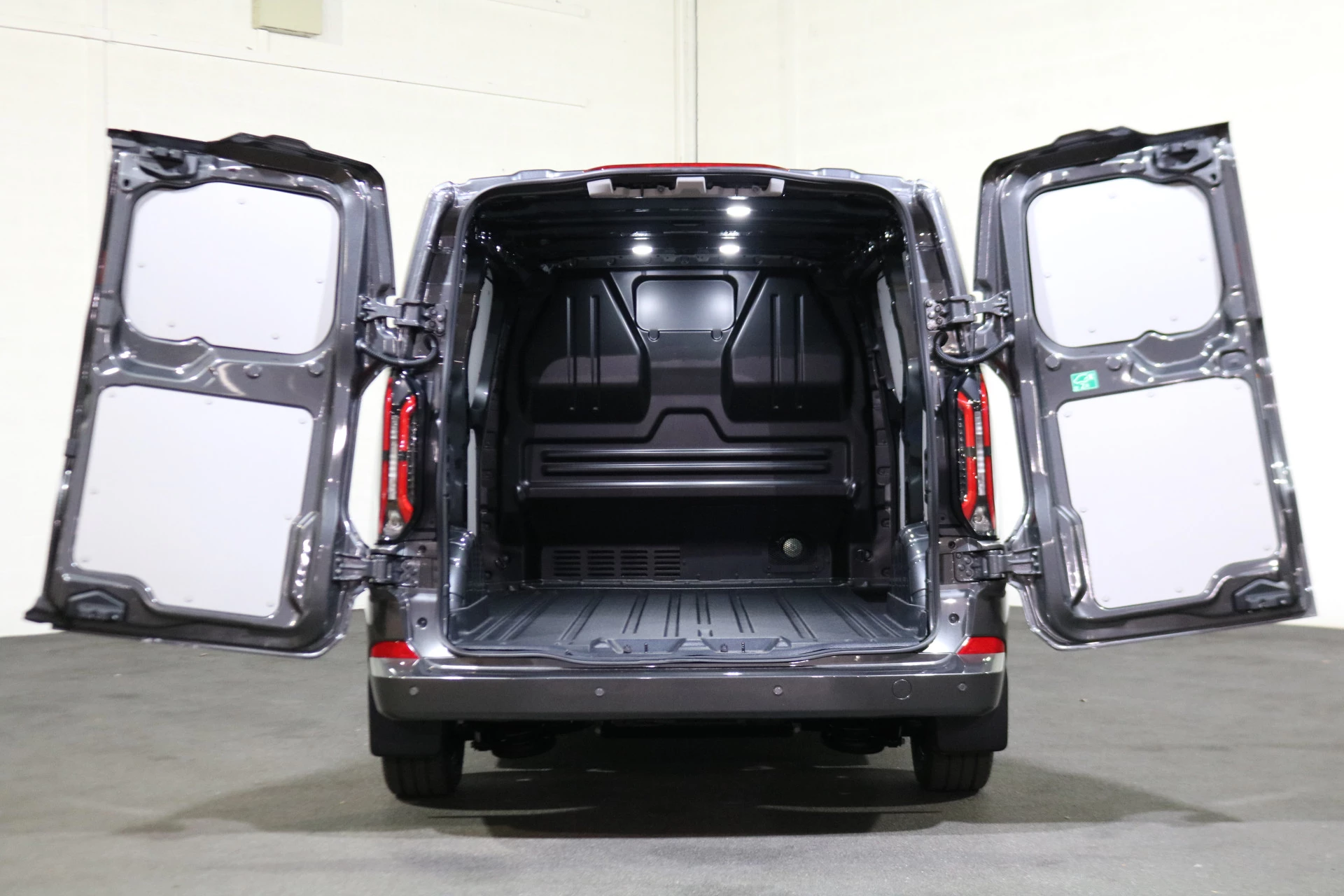 Hoofdafbeelding Ford E-Transit Custom