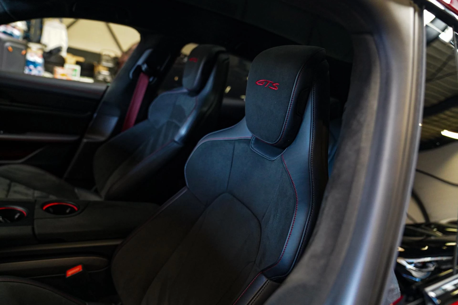 Hoofdafbeelding Porsche Taycan