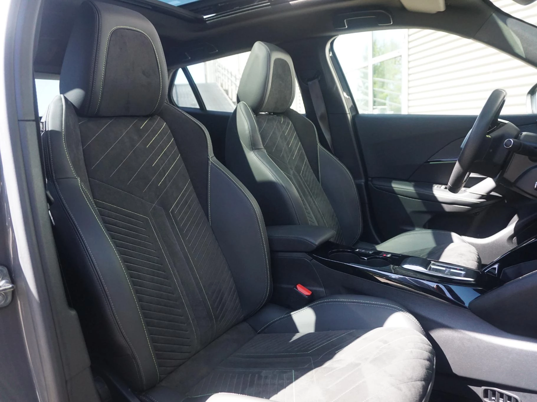 Hoofdafbeelding Peugeot e-2008