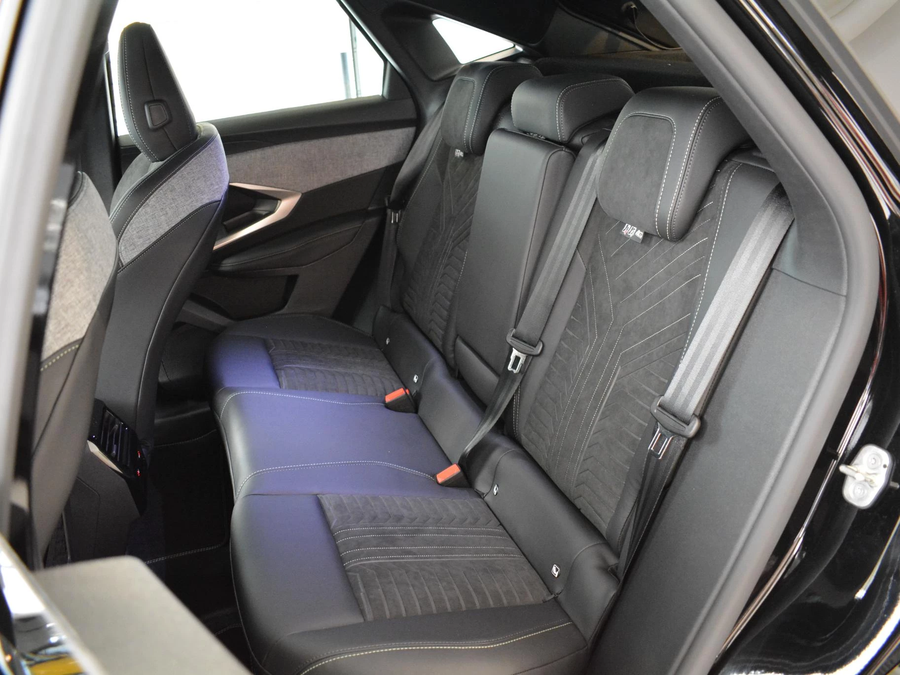 Hoofdafbeelding Peugeot e-3008