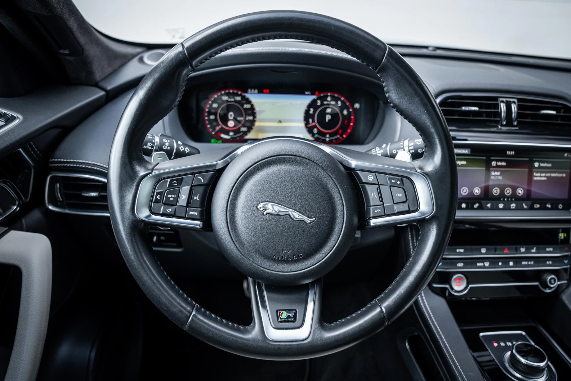 Hoofdafbeelding Jaguar F-PACE
