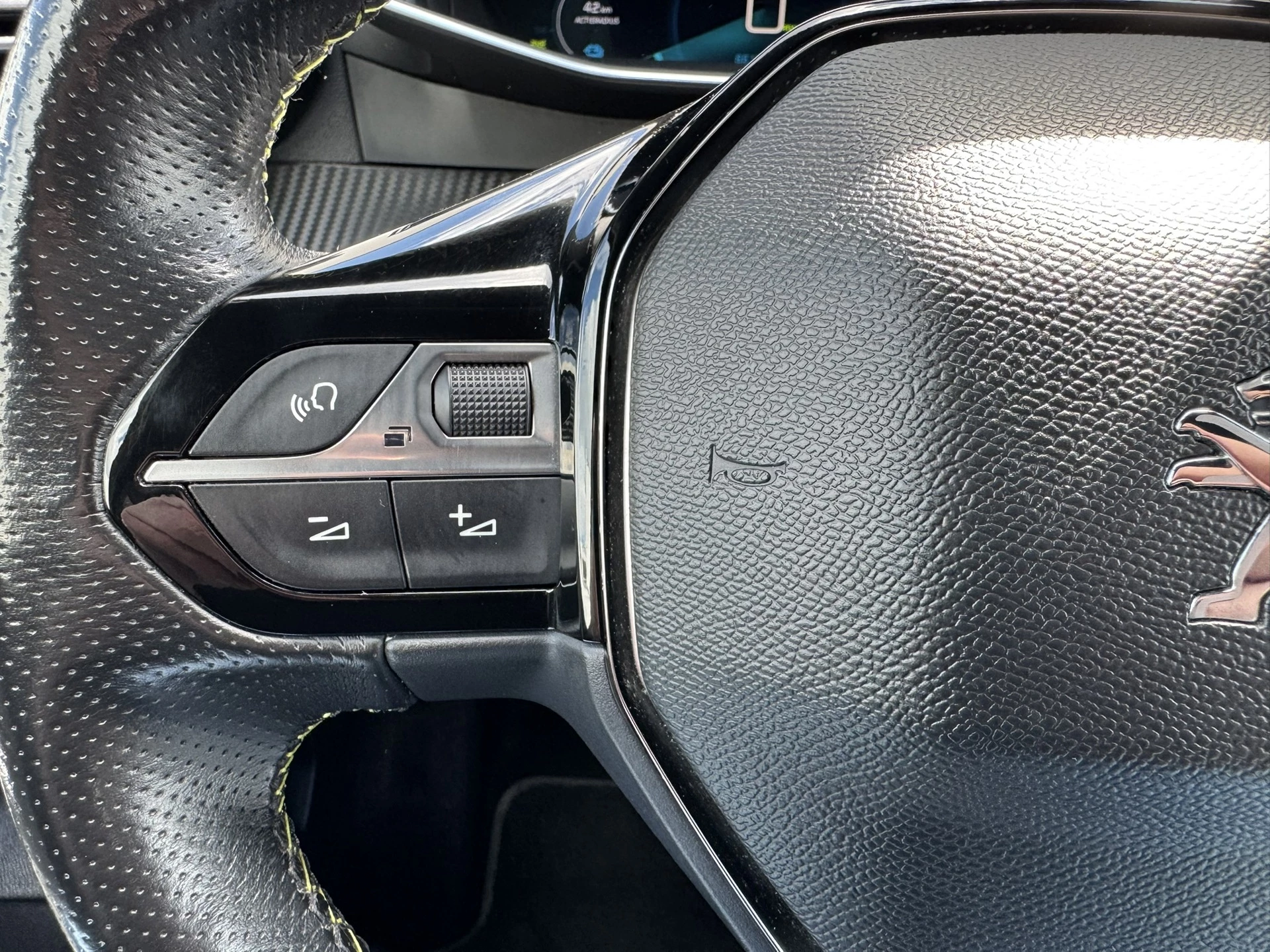 Hoofdafbeelding Peugeot e-208