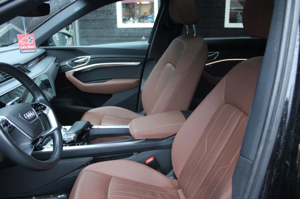 Hoofdafbeelding Audi e-tron