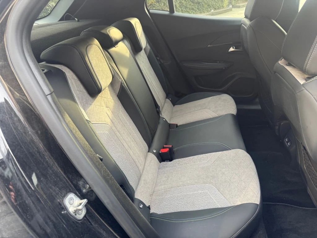 Hoofdafbeelding Peugeot e-2008