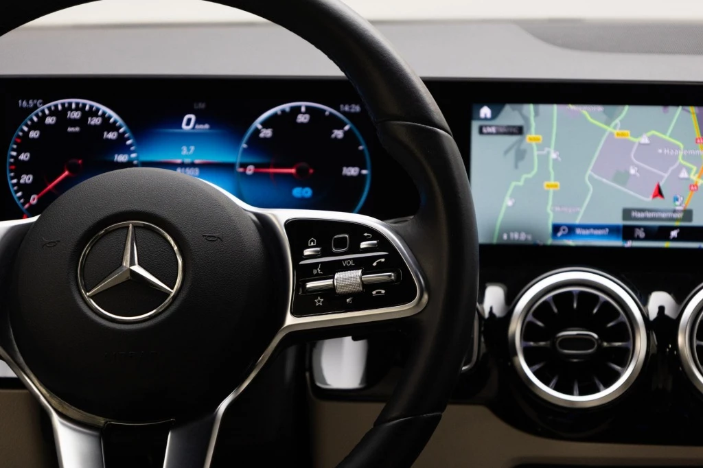 Hoofdafbeelding Mercedes-Benz EQA