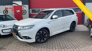 Mitsubishi Outlander 2.0 PHEV Instyle AUTOMAAT / XENON / LEDER / STOELVERW / TREKHAAK / ROCKFORD FOSGATE / 360GR CAMERA / NL-AUTO