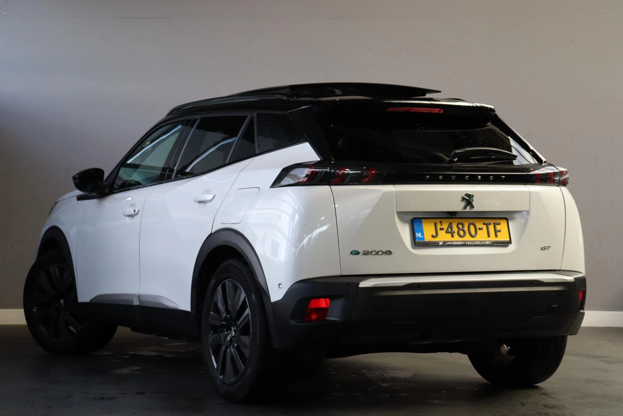 Hoofdafbeelding Peugeot e-2008