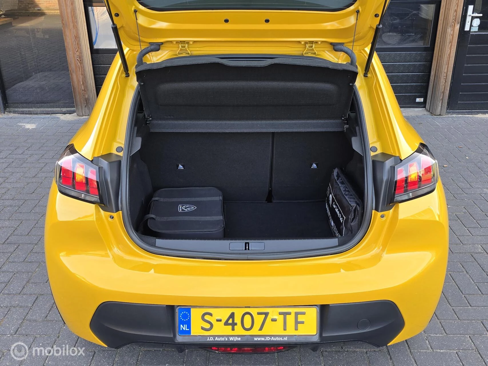 Hoofdafbeelding Peugeot e-208