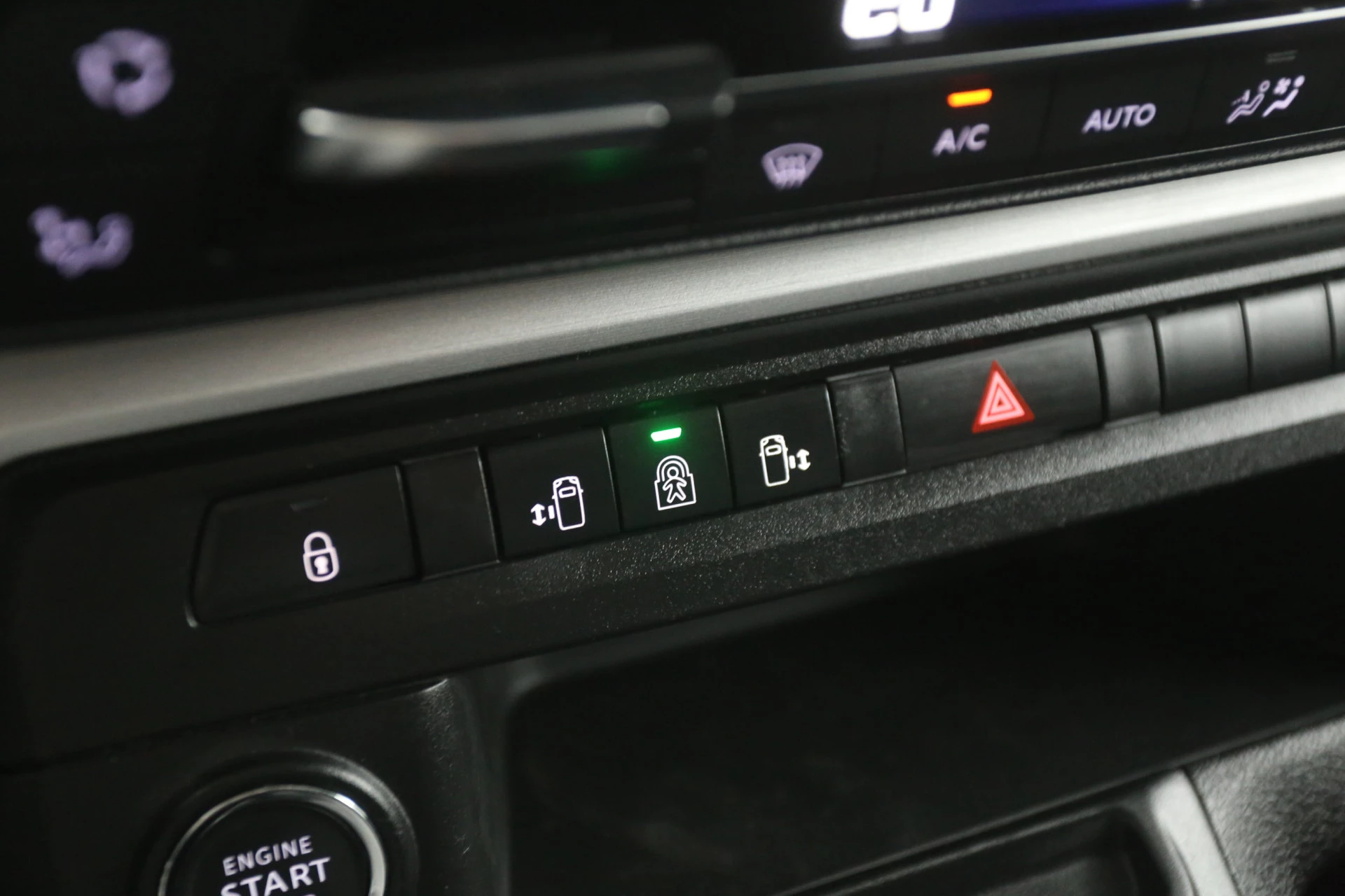 Hoofdafbeelding Peugeot e-Traveller