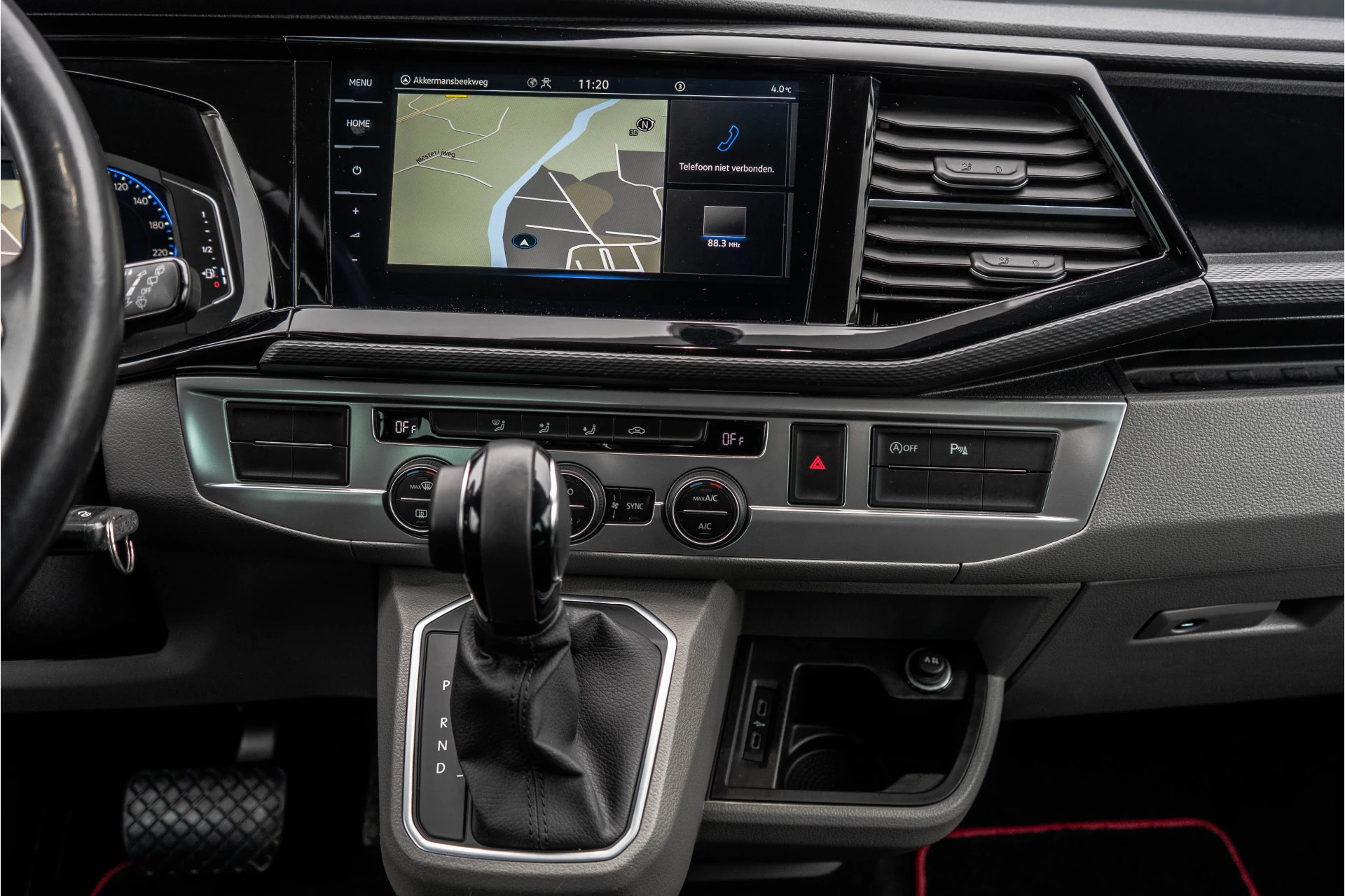 Hoofdafbeelding Volkswagen Carravelle | Automaat | Led | Camera | Carplay | Navi | Zijschuifdeur R+L | Adapt.Cruise | Trekhaak