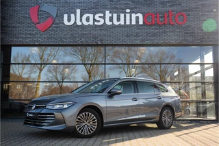 Hoofdafbeelding Volkswagen Passat Volkswagen Passat Variant 1.5 eTSI Elegance Business , HUD, Adap. cruise, Massage, 
