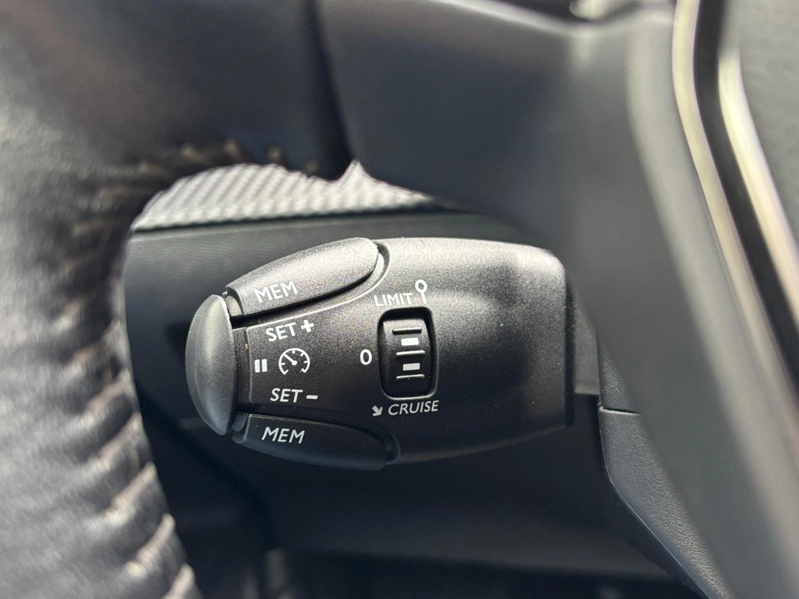 Hoofdafbeelding Peugeot e-2008