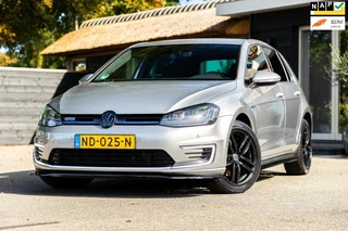 Volkswagen Golf 1.4 TSI GTE Spoilerset I 17 Inch I Dodehoek I Climate I Cruise I Camera I Parkeersensoren I Tungsten Silver