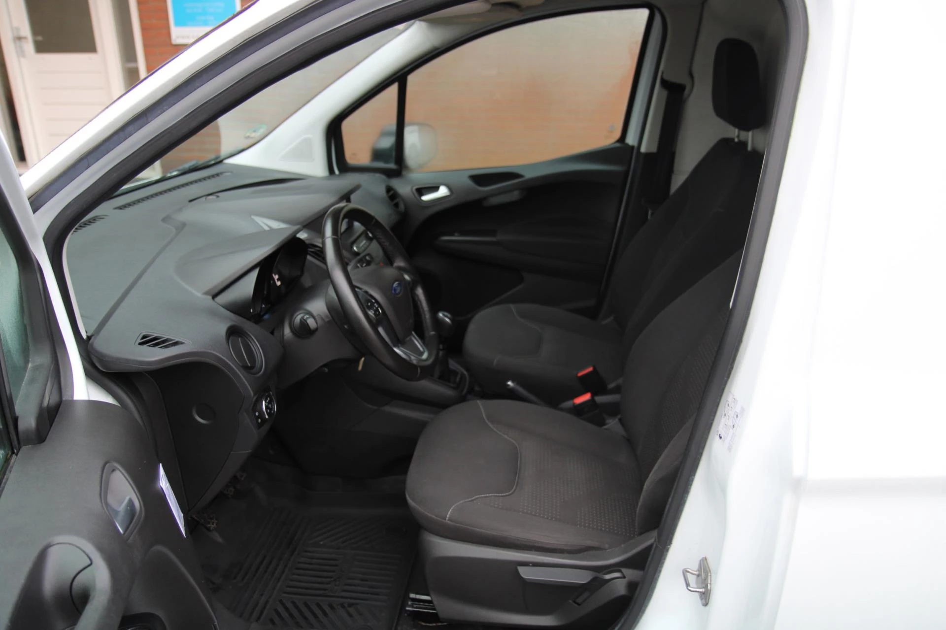 Hoofdafbeelding Ford Transit Courier