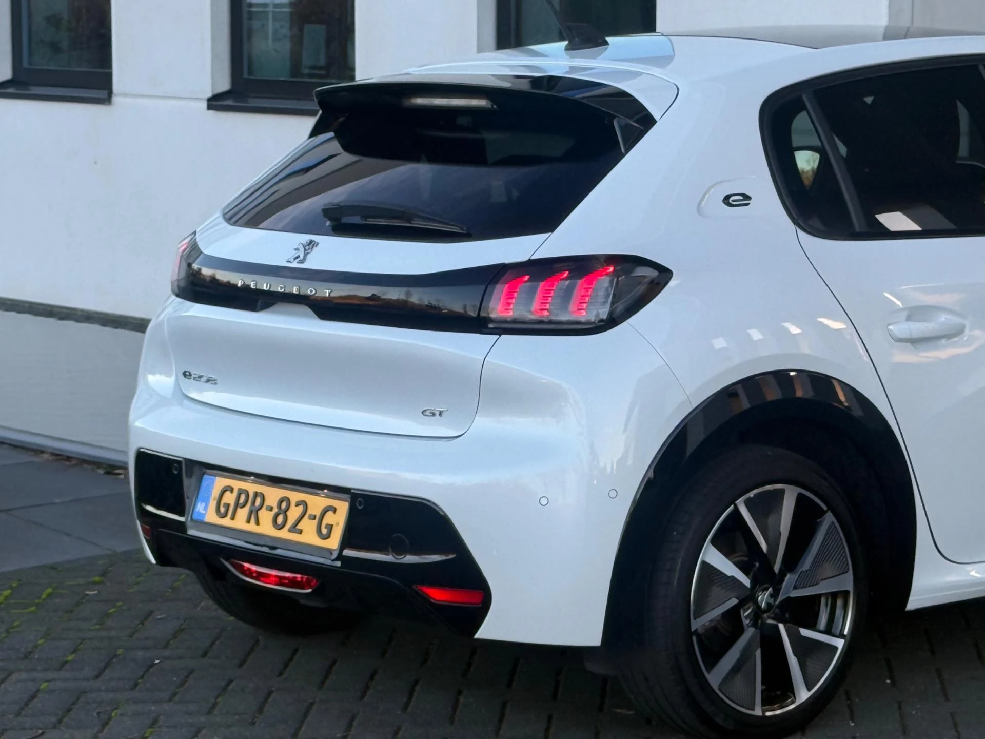 Hoofdafbeelding Peugeot e-208