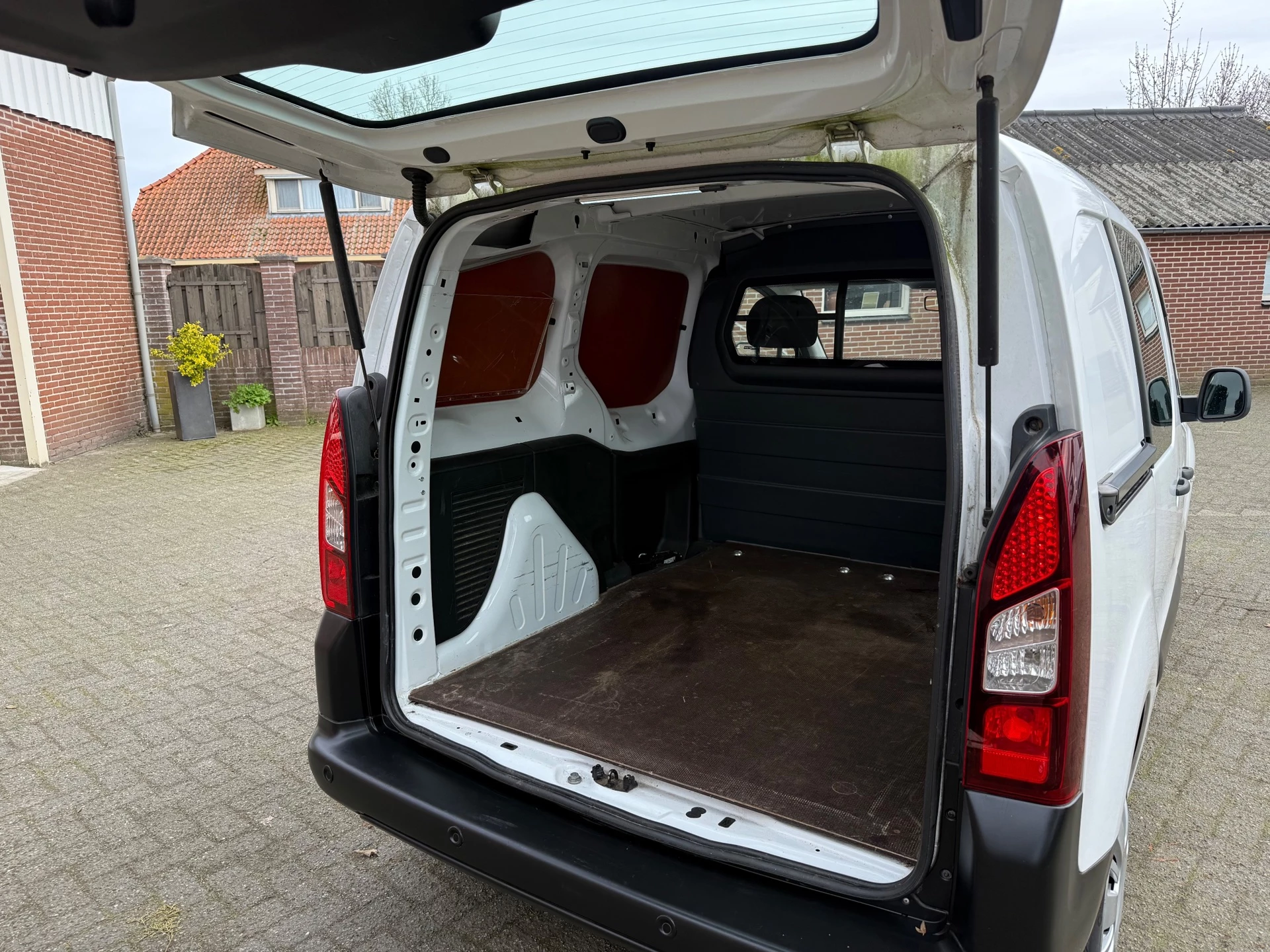 Hoofdafbeelding Peugeot Partner