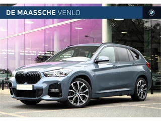 BMW X1 xDrive25e High Executive M Sport Automaat / Trekhaak / Panoramadak / Sportstoelen / Achteruitrijcamera / Head-Up / Active Cruise Control