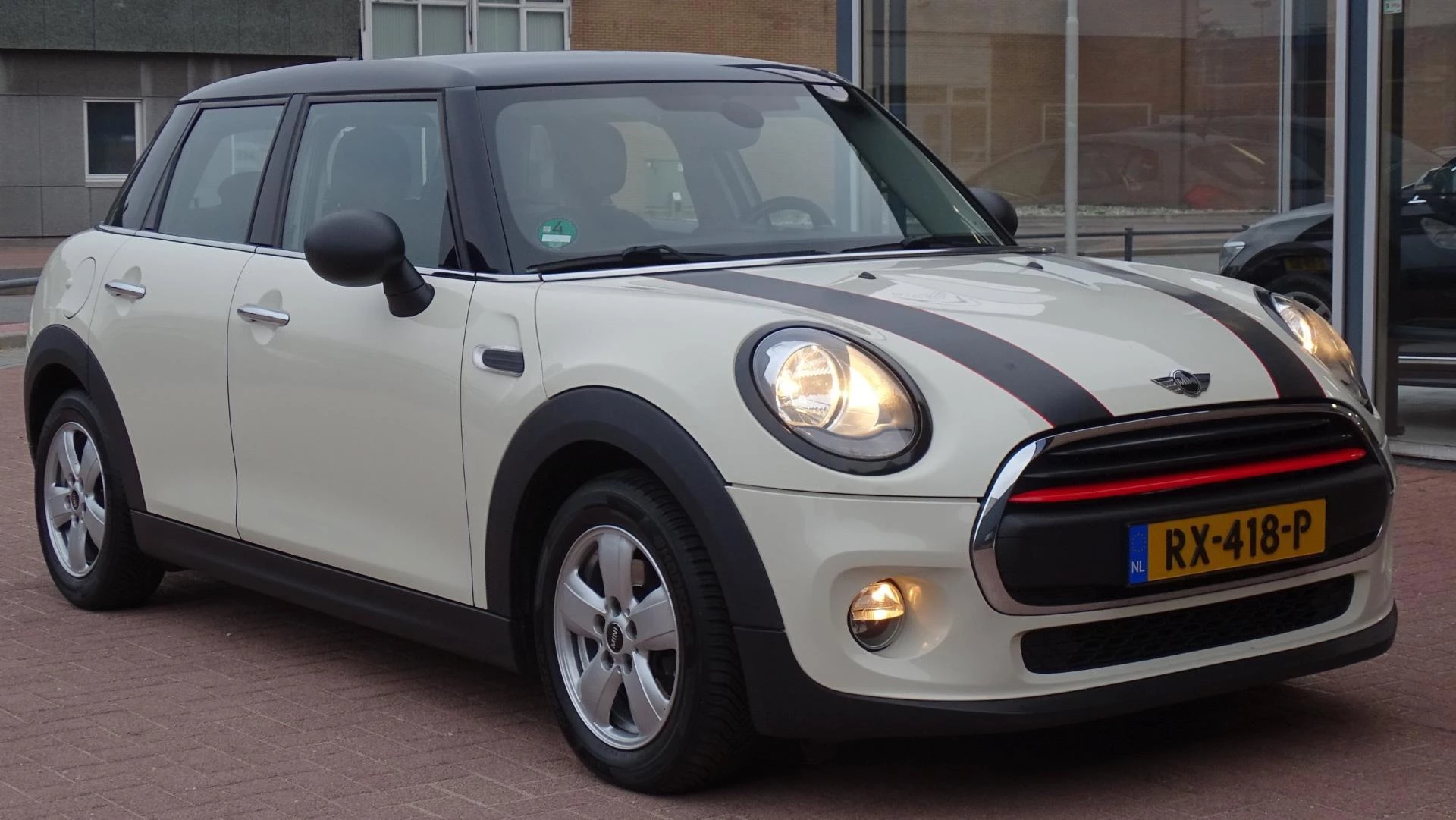 Hoofdafbeelding MINI One
