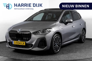 BMW 2 Serie Active Tourer 225e xDrive 245 PK M-Sport - Automaat Org. NL | S/K-Panodak | Shadow Line | Innovation Pakket | Dig. Cockpit | Adapt. Cruise | 360 Camera | NAV + App. Connect | ECC | Elek. Klep | Elek. Trekhaak | LM19" |