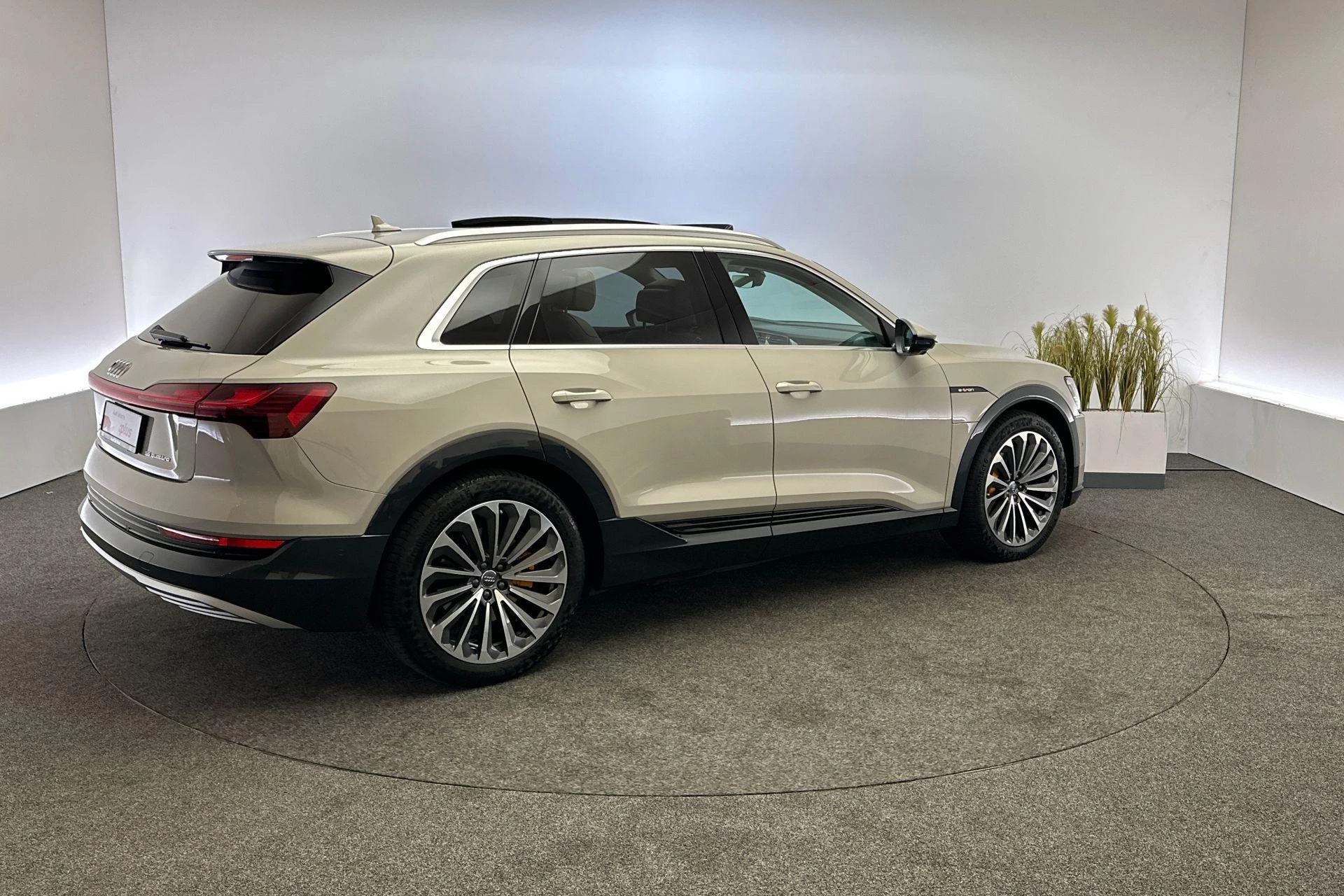 Hoofdafbeelding Audi e-tron