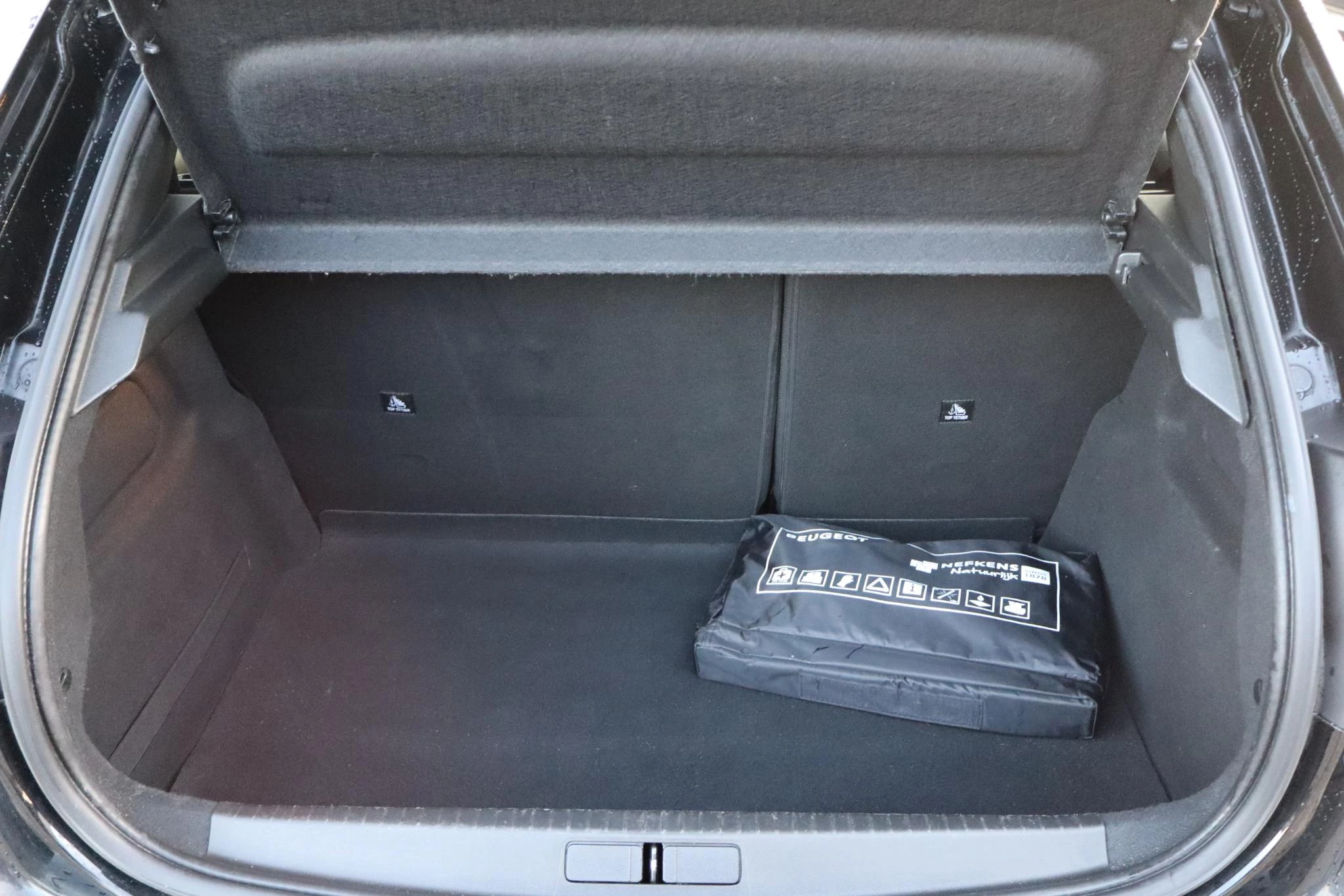 Hoofdafbeelding Peugeot e-208