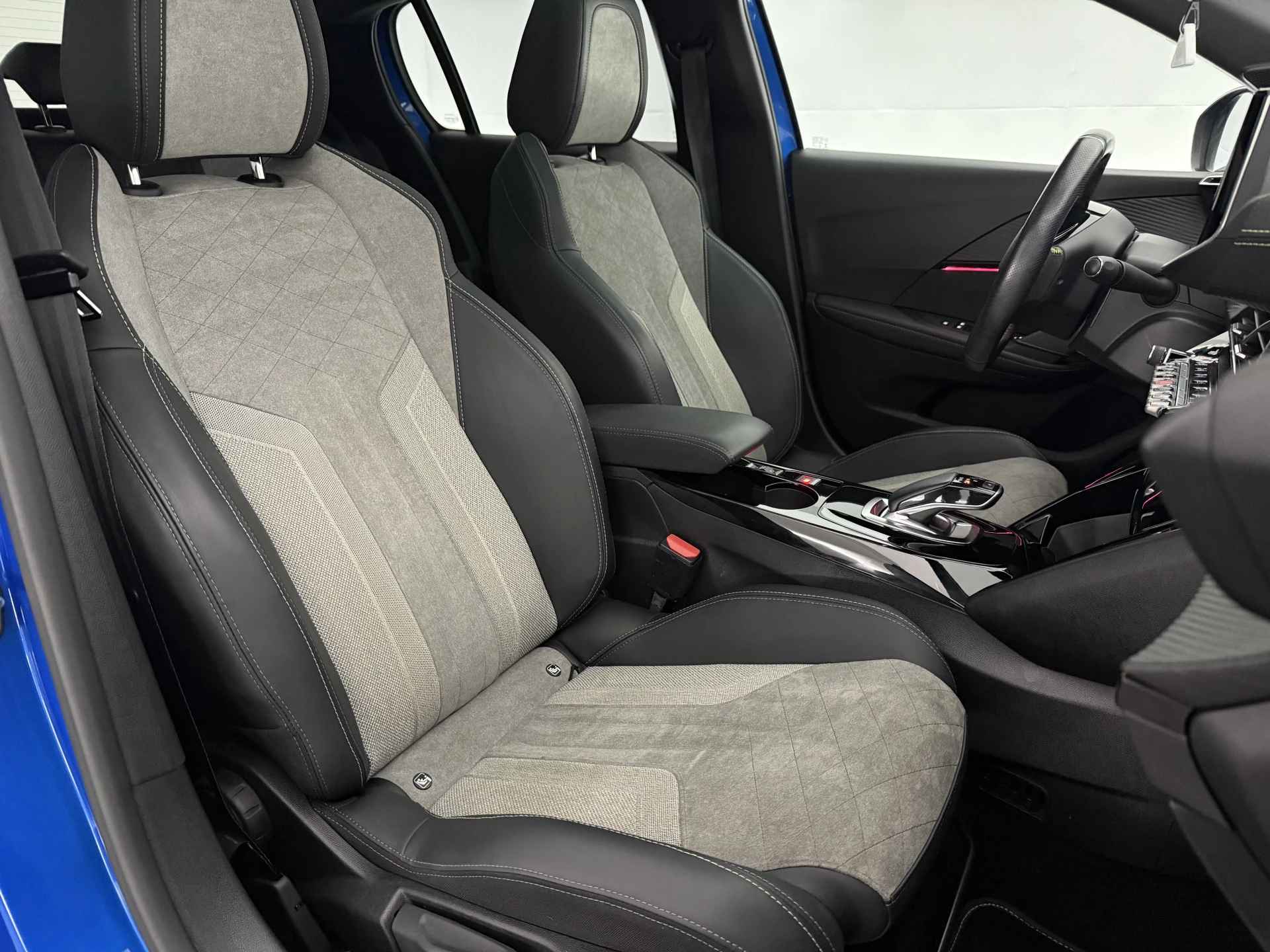 Hoofdafbeelding Peugeot e-208