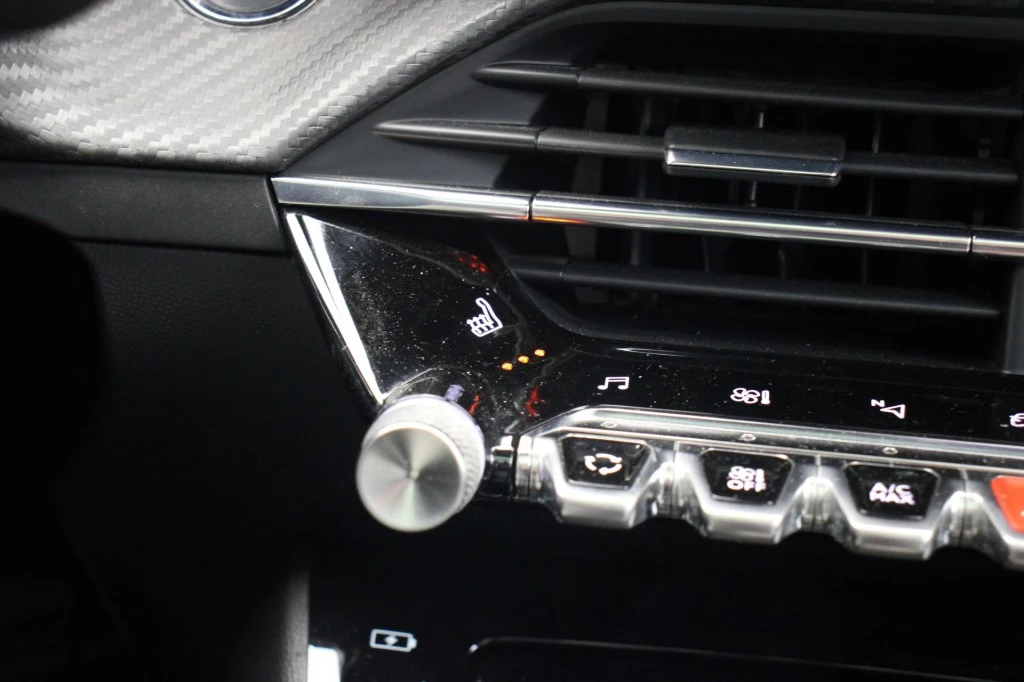 Hoofdafbeelding Peugeot e-2008