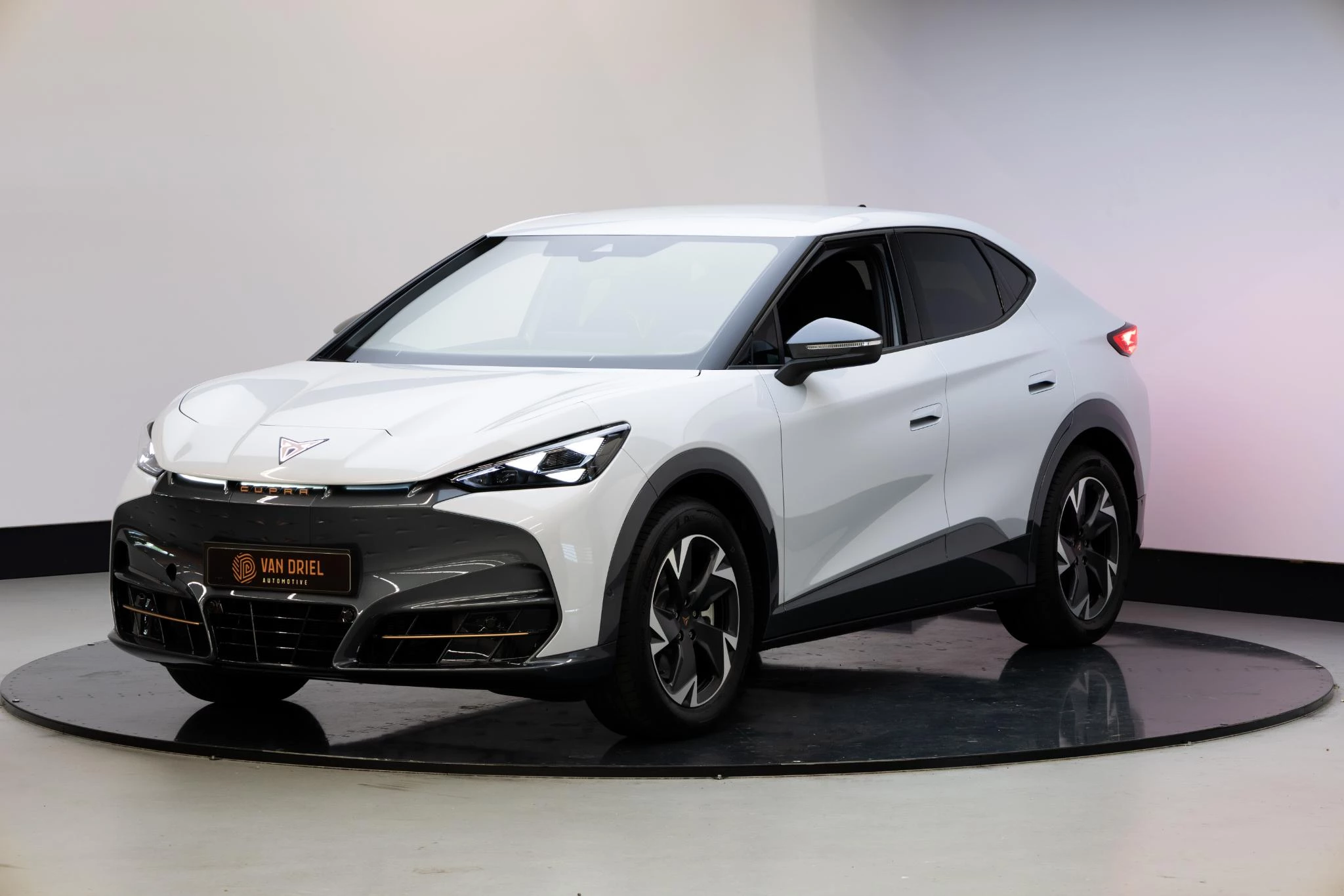 Hoofdafbeelding CUPRA Tavascan